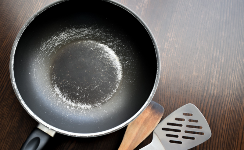 Poêle, casserole… Quand faut-il les remplacer ?